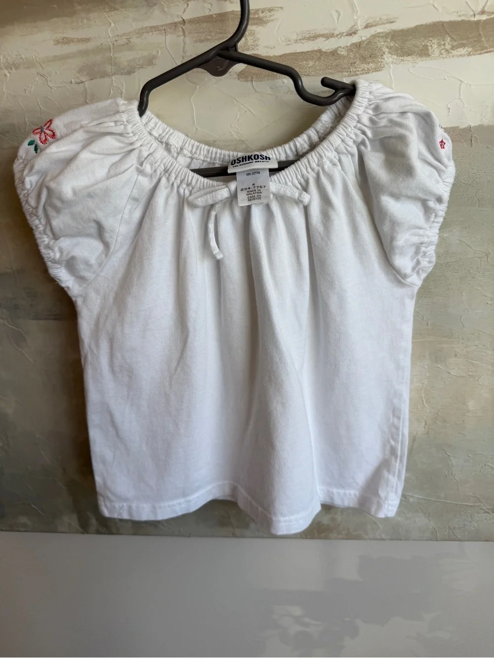 Early 2000s OshKosh B'gosh White Puff Sleeve Tee with Embroidered Flowers 4